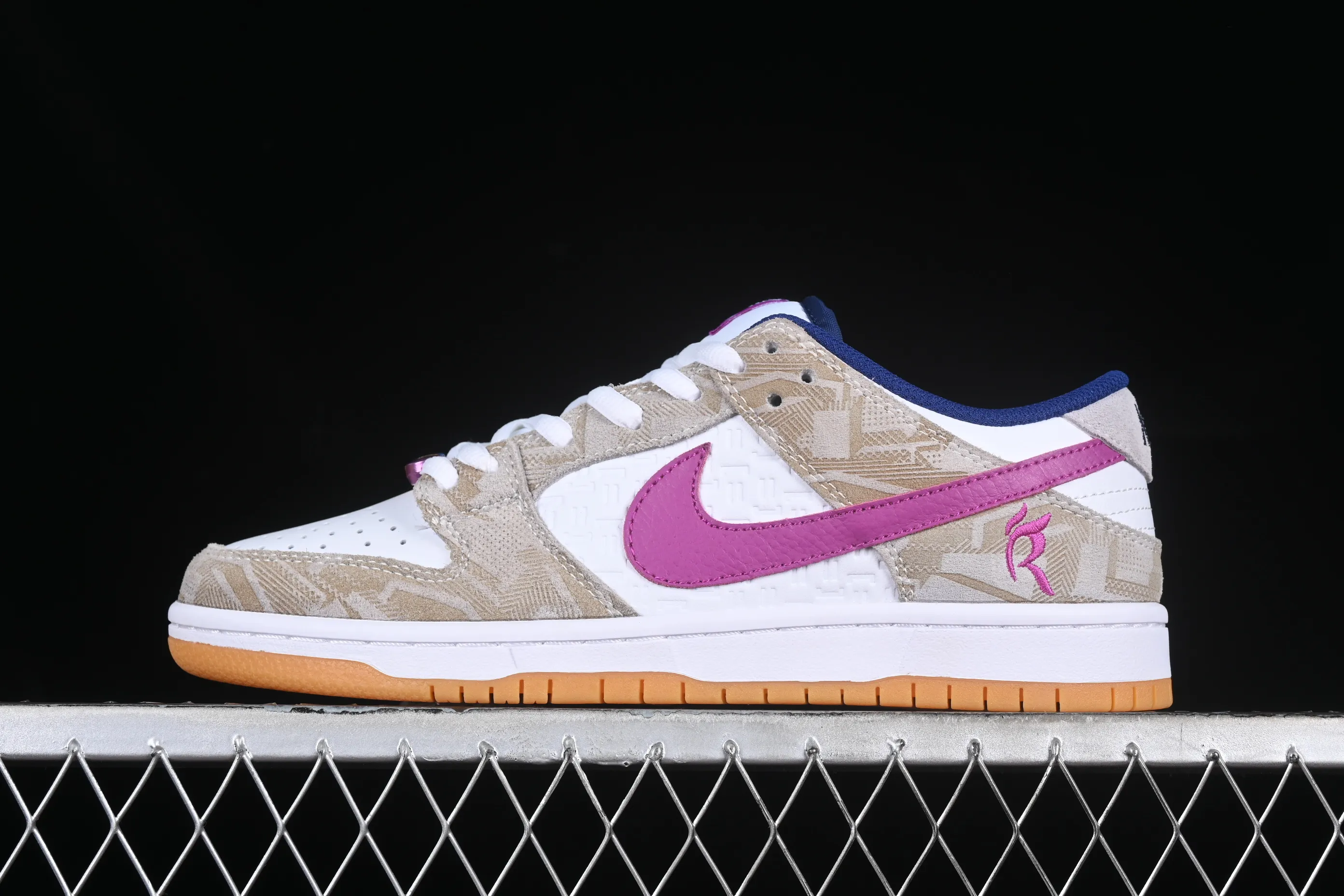 All categories Nk SB Dunk series Nk SB Dunk Low low-top sneakers N version Rayssa Leal x Nk SB Dunk Low Brazilian skateboarding goddess joint model SB low-top casual sneakers FZ5251-001